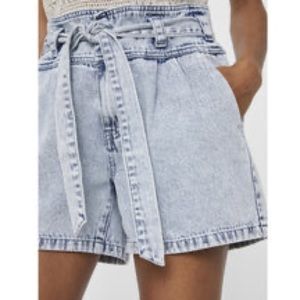 Vero Moda Katie High-Rise Belted Mom Shorts Size XL